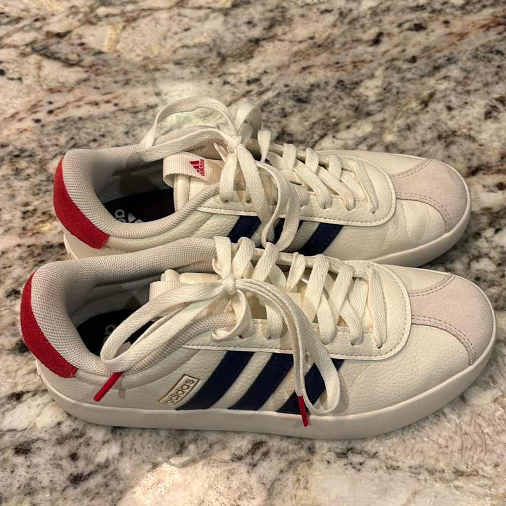 Like new Adidas leather sneakers women’s size 6.5